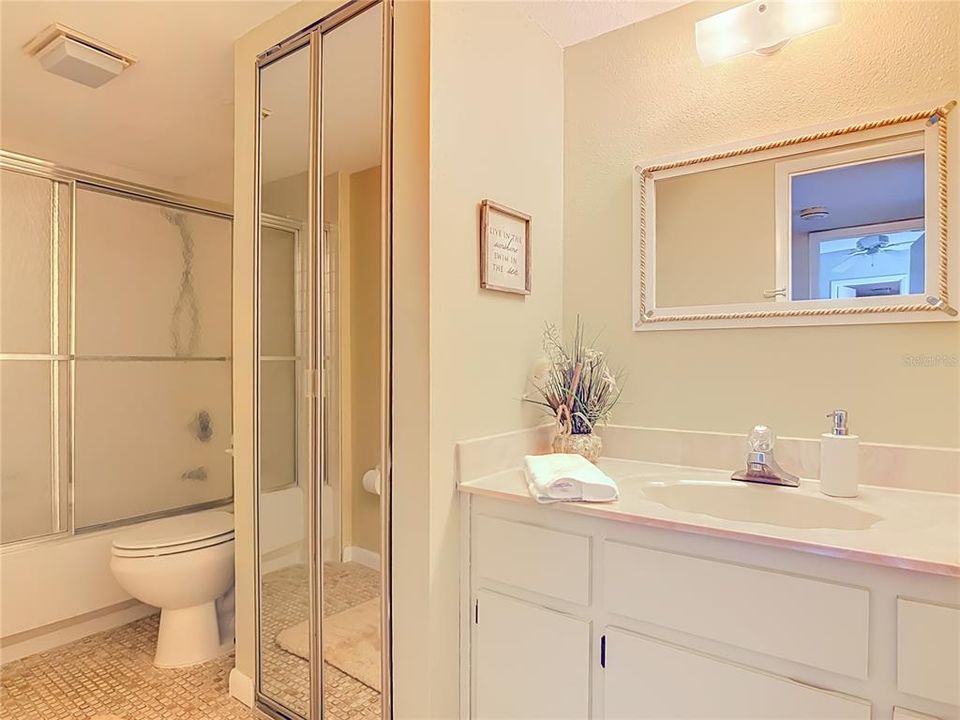 For Sale: $300,000 (2 beds, 2 baths, 1188 Square Feet)