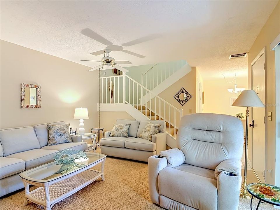For Sale: $300,000 (2 beds, 2 baths, 1188 Square Feet)