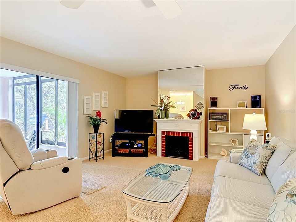 For Sale: $300,000 (2 beds, 2 baths, 1188 Square Feet)