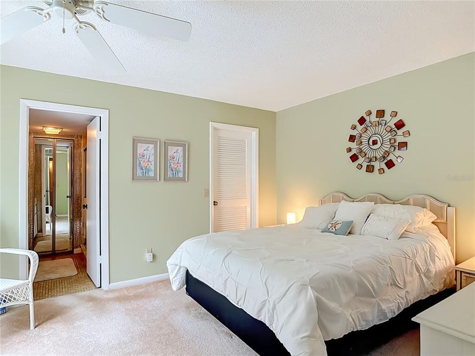 For Sale: $300,000 (2 beds, 2 baths, 1188 Square Feet)