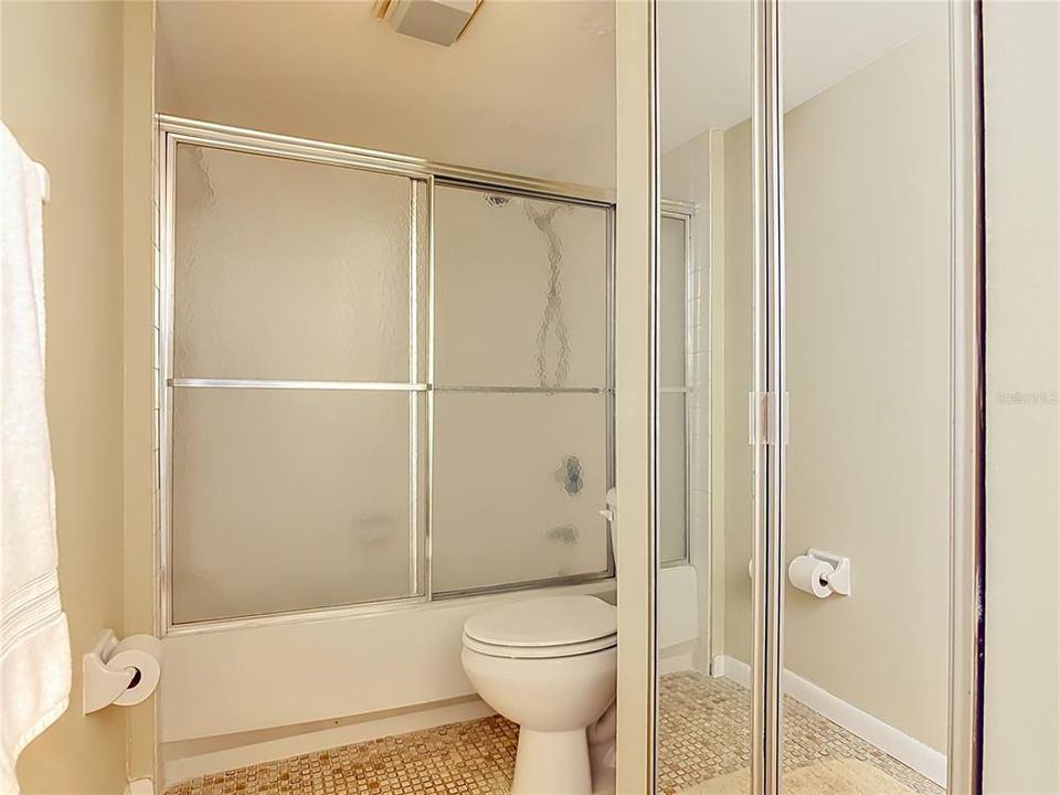 For Sale: $300,000 (2 beds, 2 baths, 1188 Square Feet)