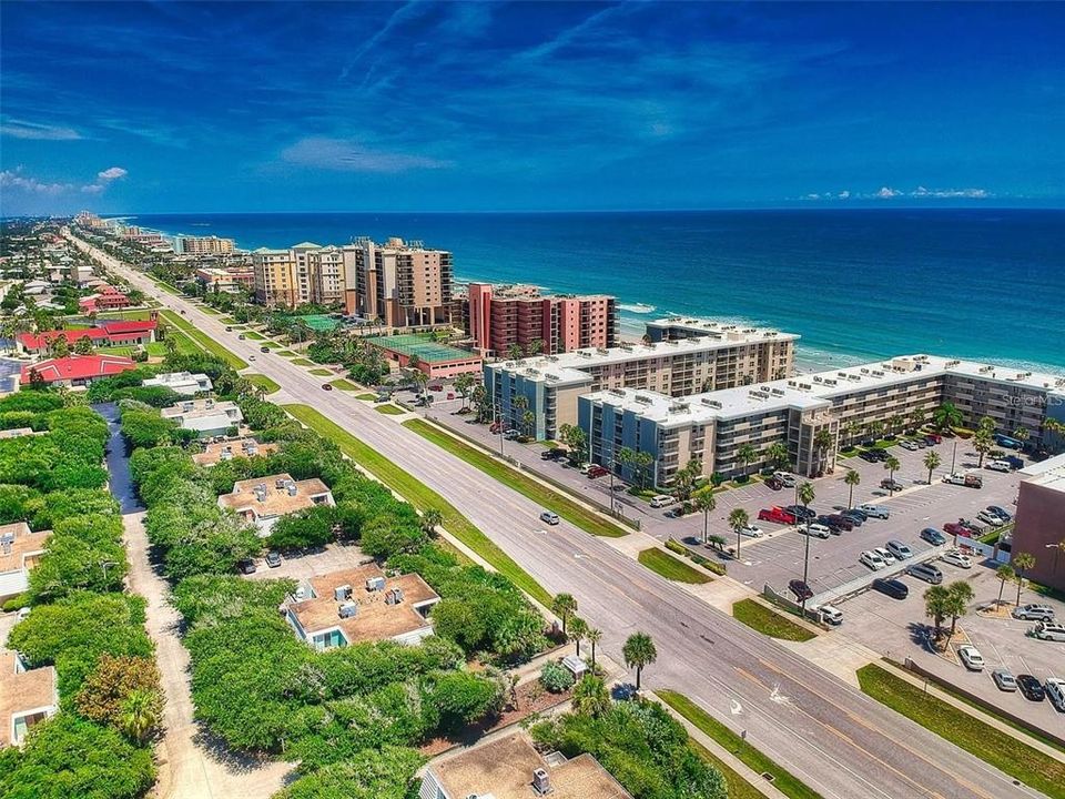 For Sale: $300,000 (2 beds, 2 baths, 1188 Square Feet)