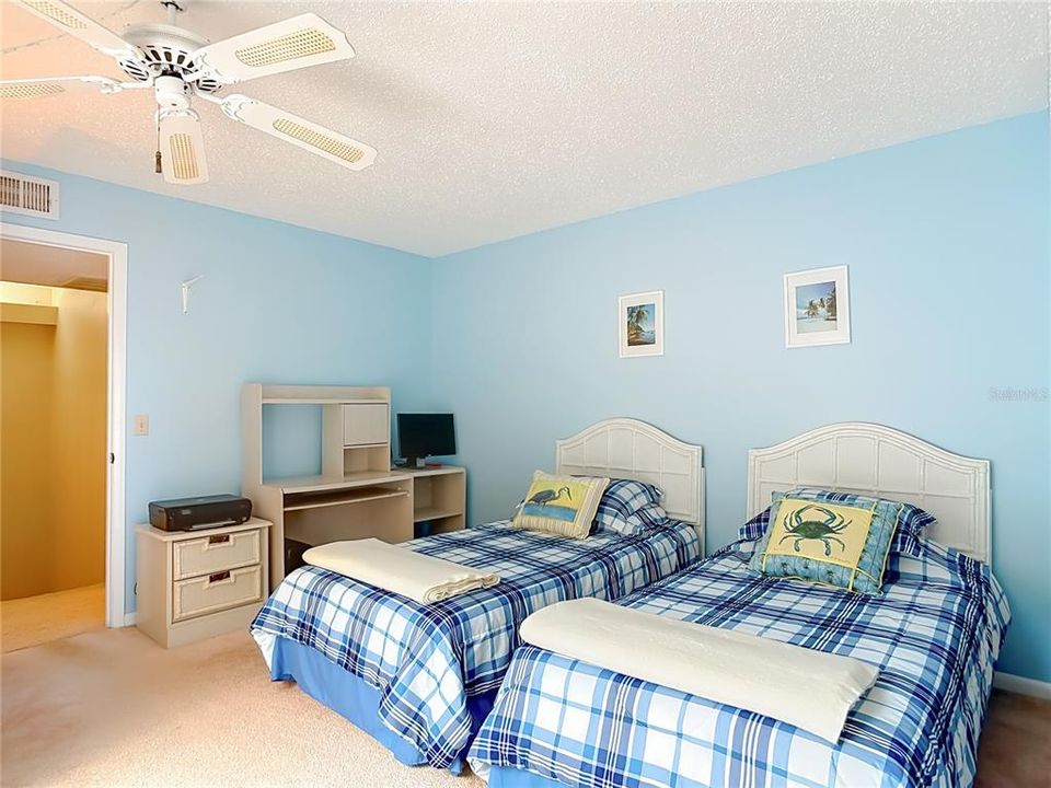 For Sale: $300,000 (2 beds, 2 baths, 1188 Square Feet)