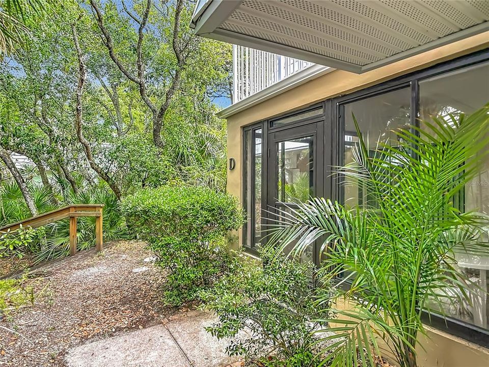 For Sale: $300,000 (2 beds, 2 baths, 1188 Square Feet)