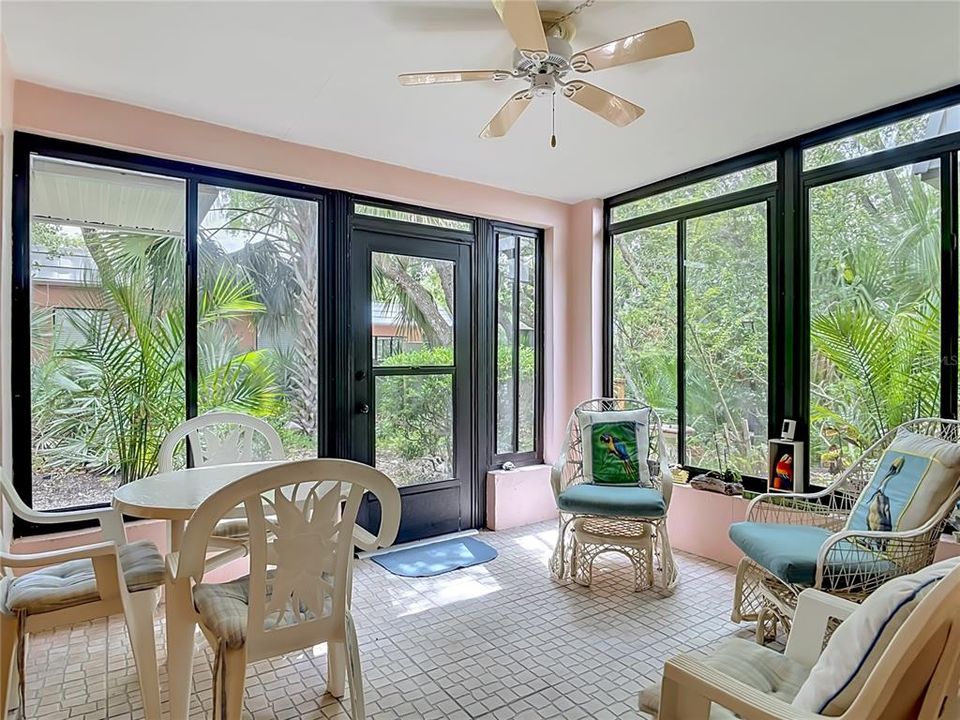 For Sale: $300,000 (2 beds, 2 baths, 1188 Square Feet)