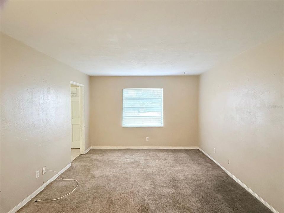 Active With Contract: $1,850 (2 beds, 1 baths, 830 Square Feet)