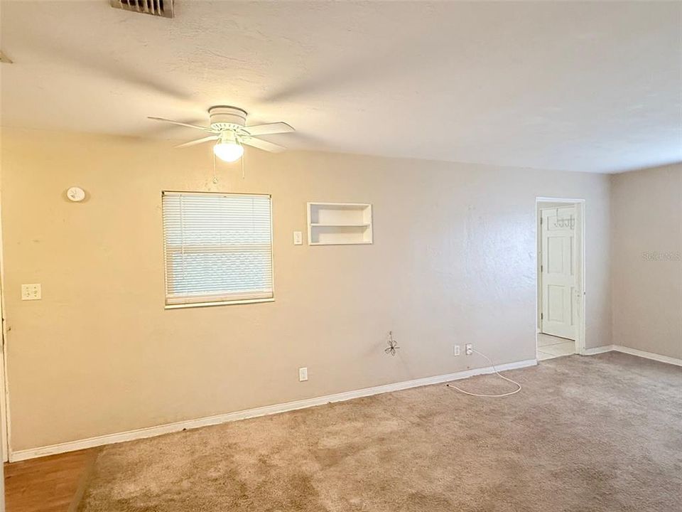 Active With Contract: $1,850 (2 beds, 1 baths, 830 Square Feet)
