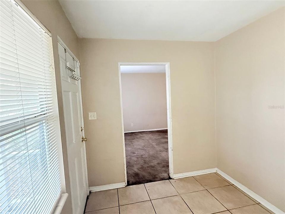 Active With Contract: $1,850 (2 beds, 1 baths, 830 Square Feet)