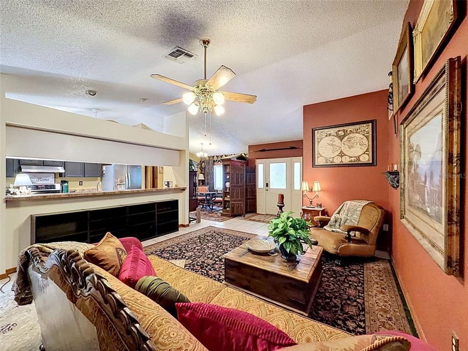 En Venta: $409,000 (3 camas, 2 baños, 1966 Pies cuadrados)