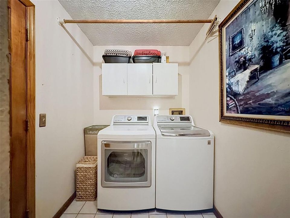 En Venta: $409,000 (3 camas, 2 baños, 1966 Pies cuadrados)