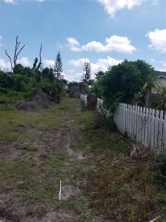 На продажу: $127,500 (0.21 acres)