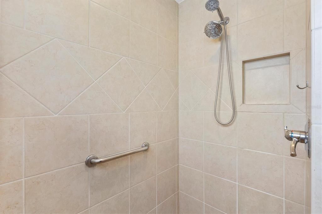 Под контрактом: $455,000 (3 спален, 2 ванн, 1890 Квадратных фут)