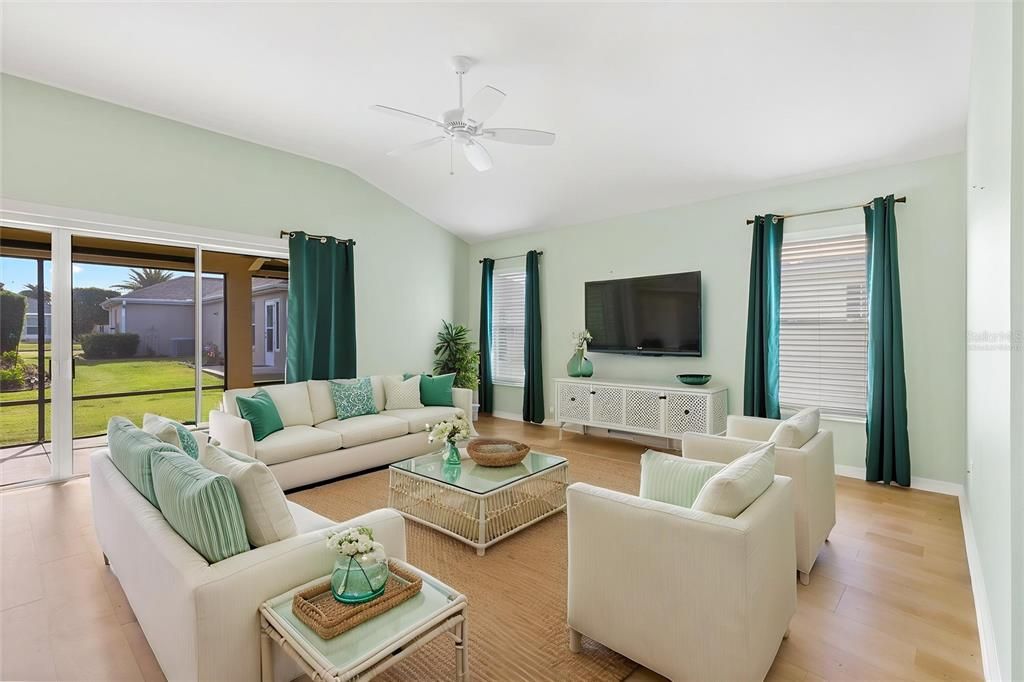 Под контрактом: $455,000 (3 спален, 2 ванн, 1890 Квадратных фут)