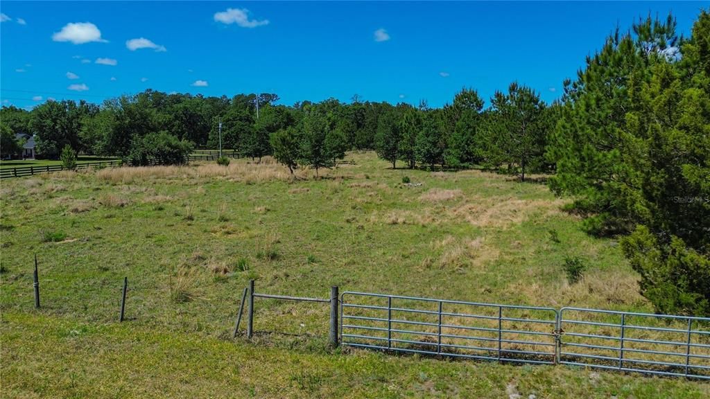 En Venta: $750,000 (10.50 acres)