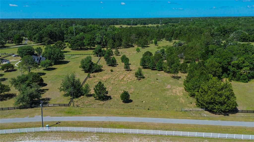 En Venta: $750,000 (10.50 acres)