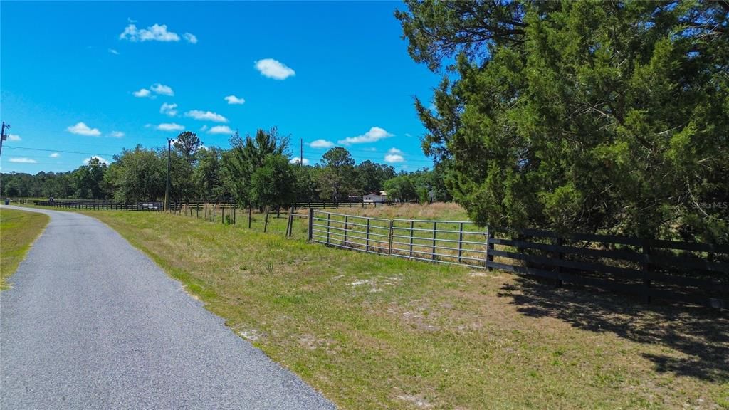 En Venta: $750,000 (10.50 acres)
