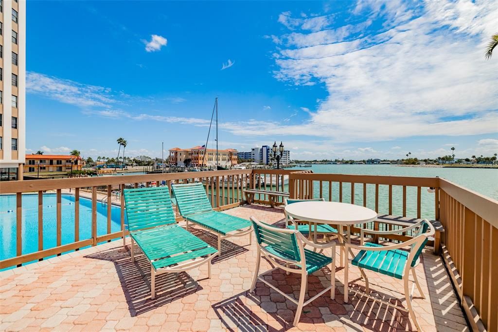 For Sale: $319,900 (1 beds, 1 baths, 895 Square Feet)