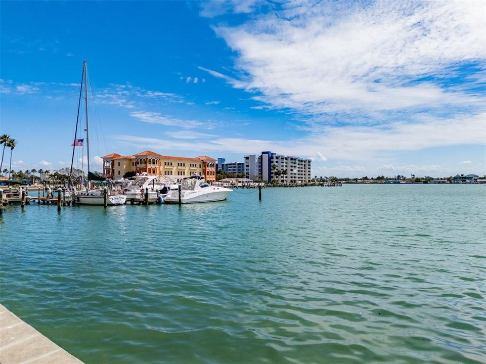 For Sale: $319,900 (1 beds, 1 baths, 895 Square Feet)