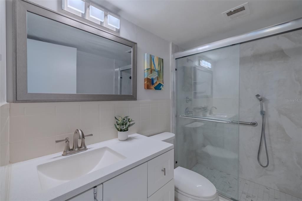 For Sale: $319,900 (1 beds, 1 baths, 895 Square Feet)