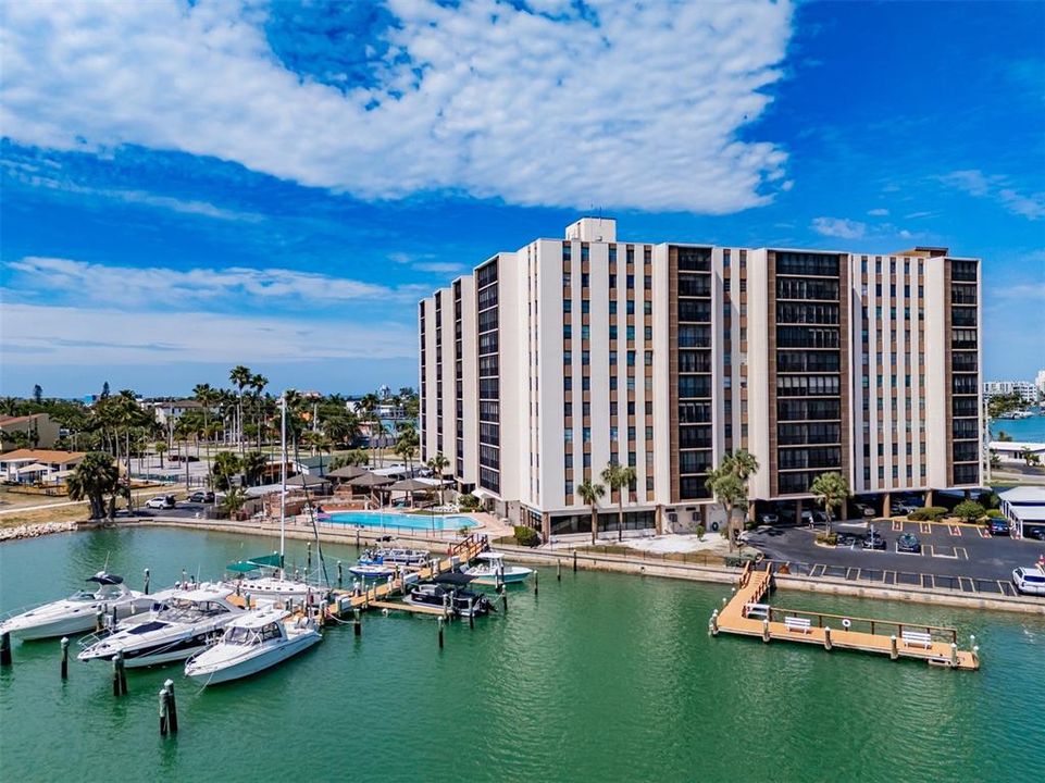 For Sale: $319,900 (1 beds, 1 baths, 895 Square Feet)