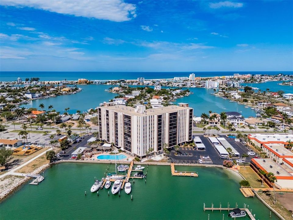 For Sale: $319,900 (1 beds, 1 baths, 895 Square Feet)