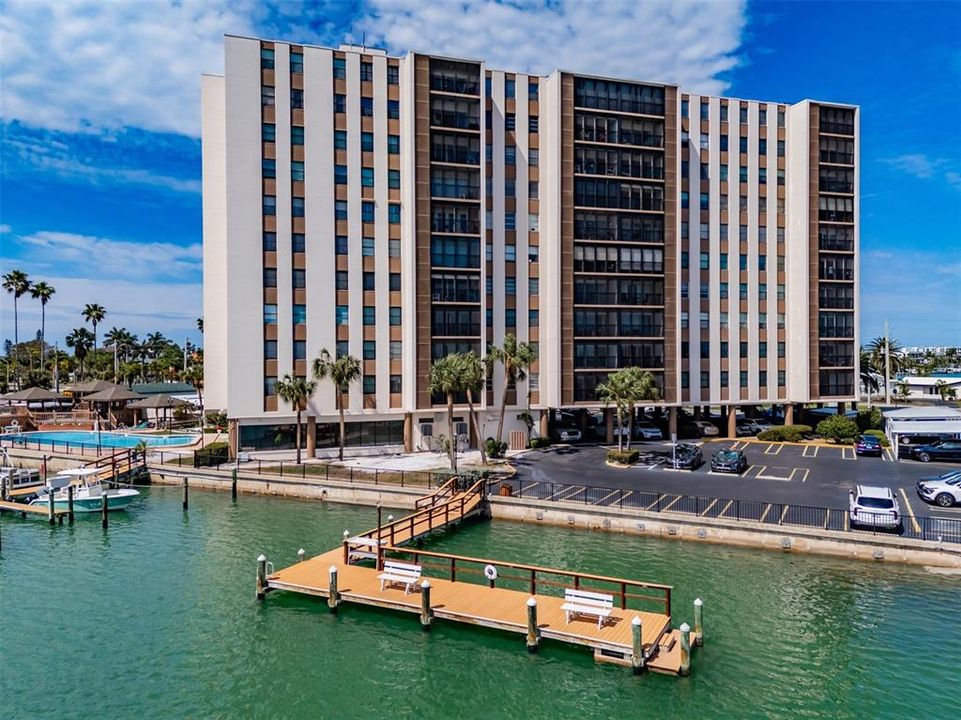 For Sale: $319,900 (1 beds, 1 baths, 895 Square Feet)