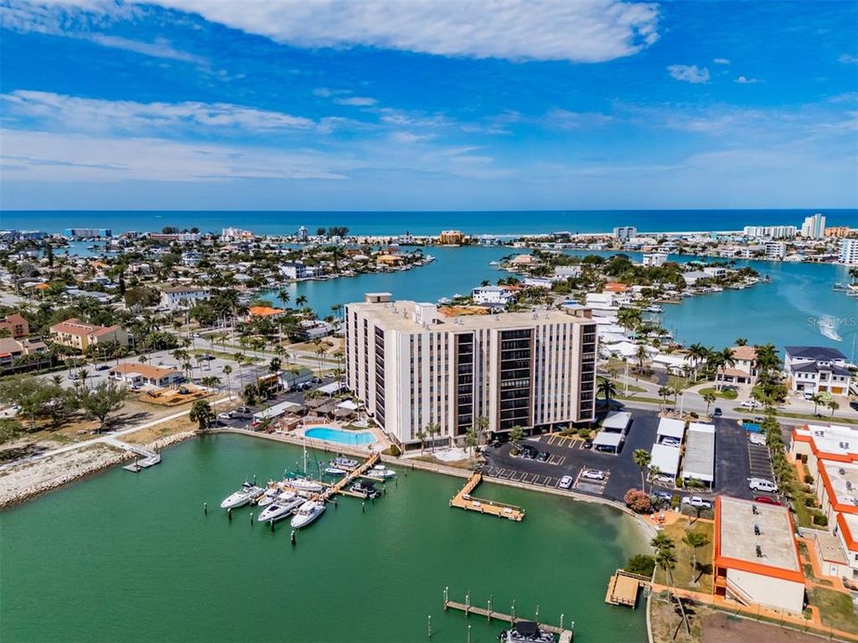For Sale: $319,900 (1 beds, 1 baths, 895 Square Feet)
