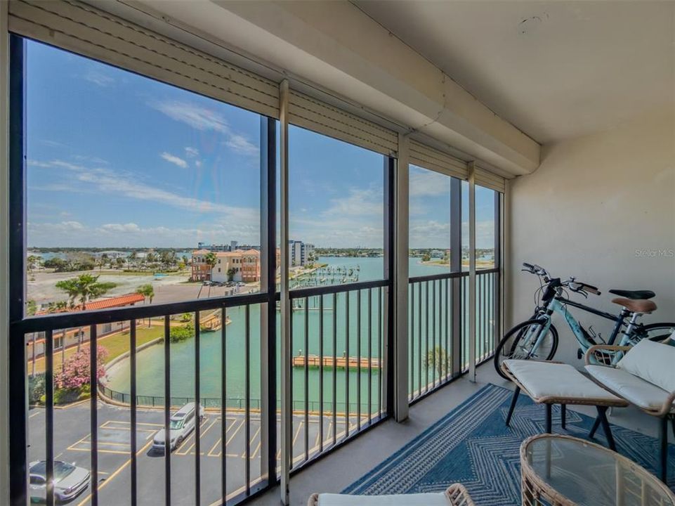 For Sale: $319,900 (1 beds, 1 baths, 895 Square Feet)