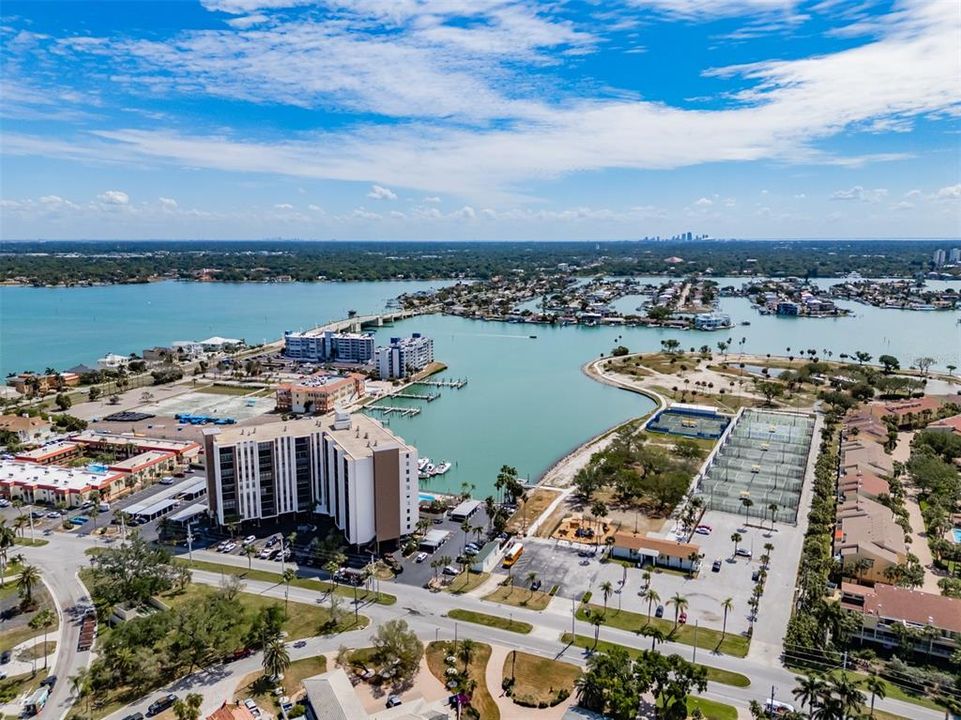 For Sale: $319,900 (1 beds, 1 baths, 895 Square Feet)