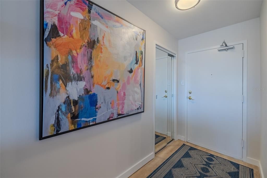 For Sale: $319,900 (1 beds, 1 baths, 895 Square Feet)