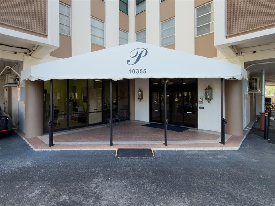 For Sale: $319,900 (1 beds, 1 baths, 895 Square Feet)