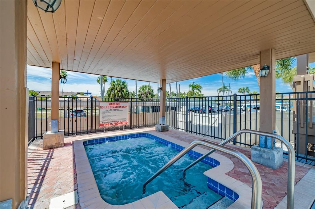 For Sale: $319,900 (1 beds, 1 baths, 895 Square Feet)