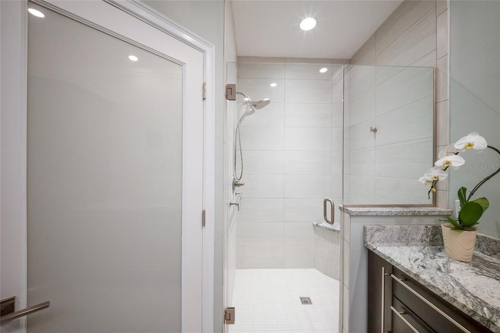 Activo con contrato: $529,000 (3 camas, 3 baños, 2344 Pies cuadrados)