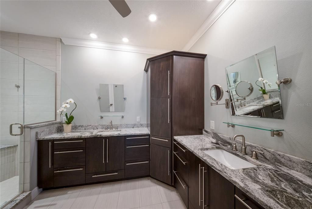 Activo con contrato: $529,000 (3 camas, 3 baños, 2344 Pies cuadrados)