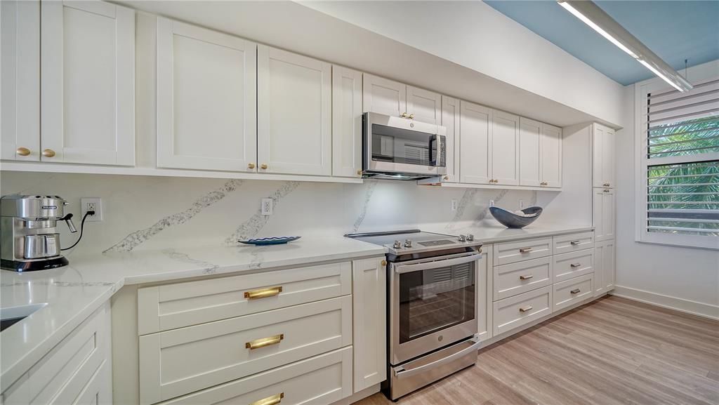 For Sale: $579,000 (2 beds, 2 baths, 1192 Square Feet)