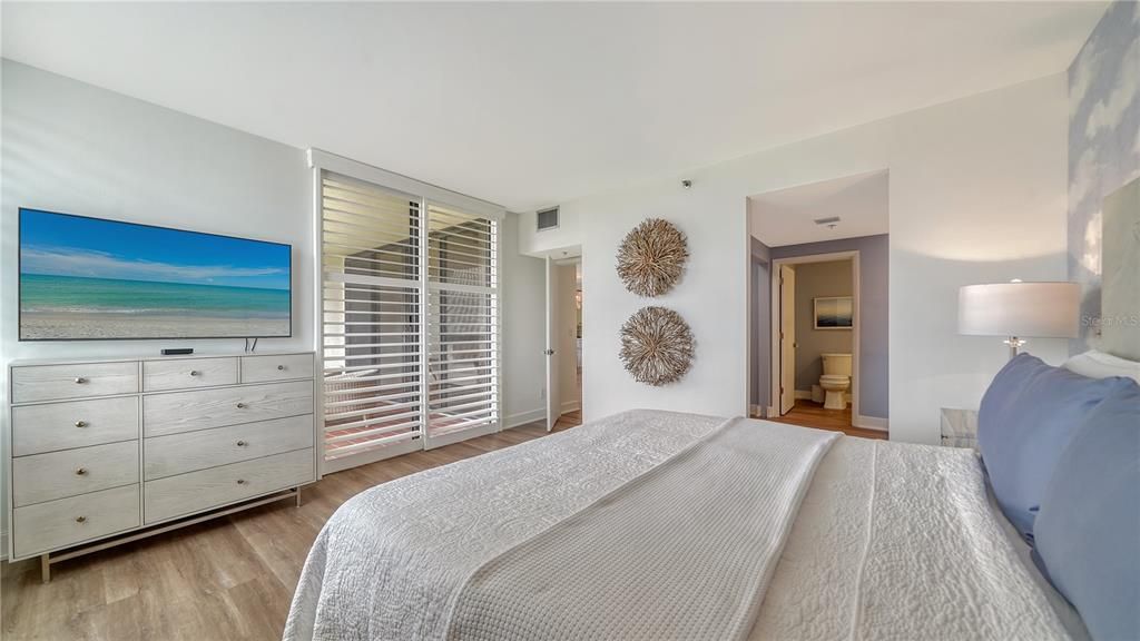 For Sale: $579,000 (2 beds, 2 baths, 1192 Square Feet)