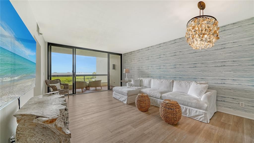 For Sale: $579,000 (2 beds, 2 baths, 1192 Square Feet)