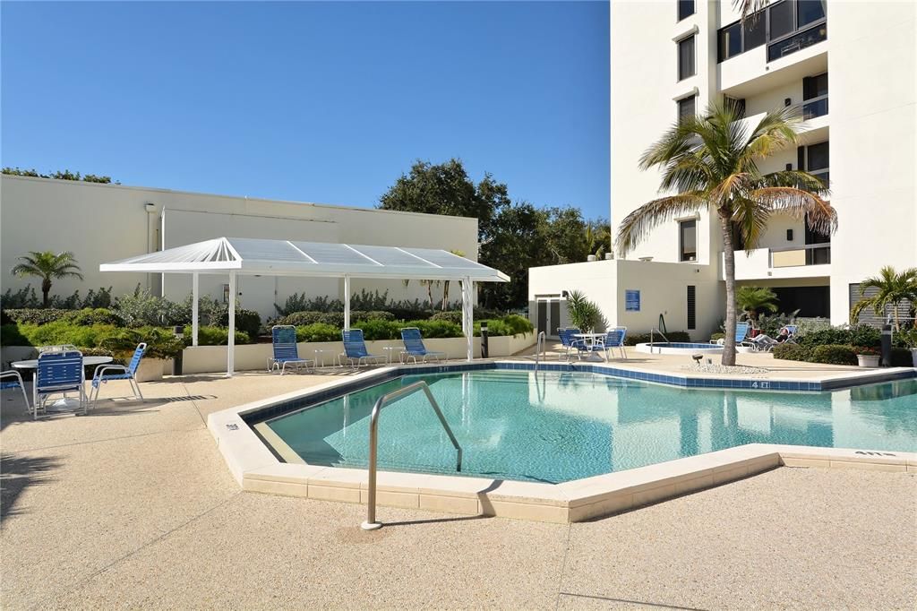 For Sale: $579,000 (2 beds, 2 baths, 1192 Square Feet)