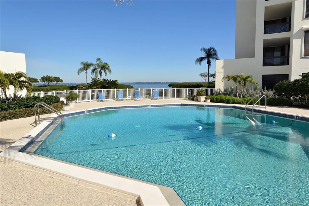 For Sale: $579,000 (2 beds, 2 baths, 1192 Square Feet)