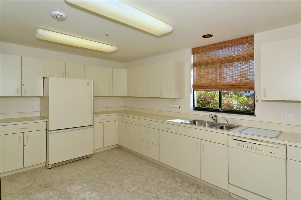 For Sale: $579,000 (2 beds, 2 baths, 1192 Square Feet)