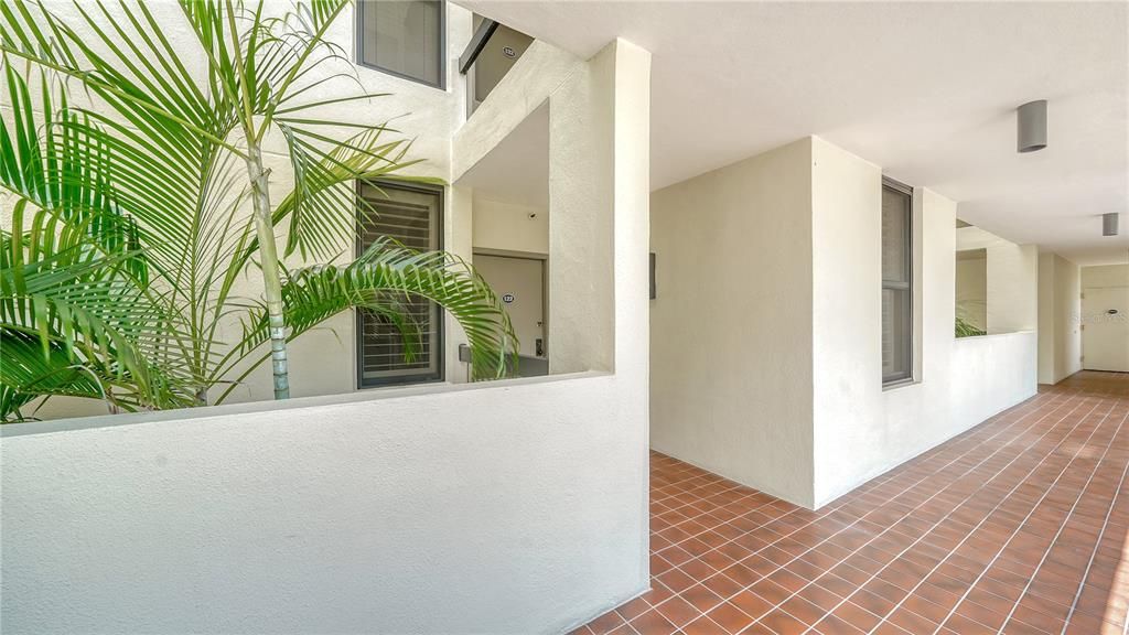 For Sale: $579,000 (2 beds, 2 baths, 1192 Square Feet)