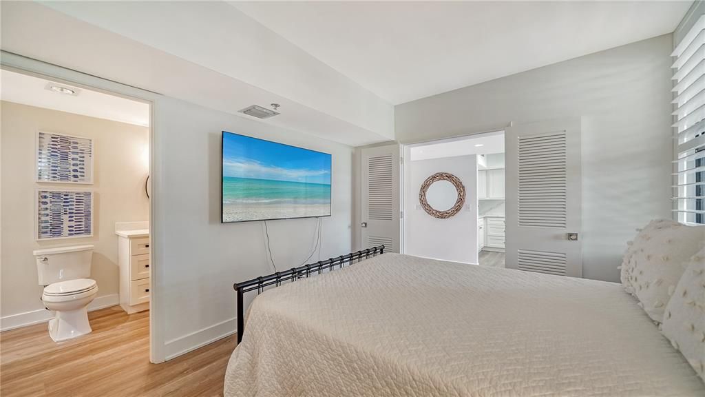 For Sale: $579,000 (2 beds, 2 baths, 1192 Square Feet)