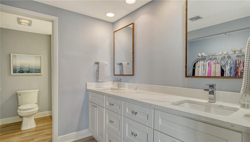 For Sale: $579,000 (2 beds, 2 baths, 1192 Square Feet)