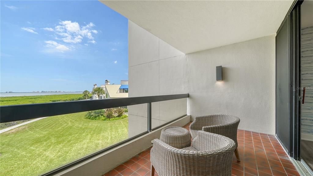 For Sale: $579,000 (2 beds, 2 baths, 1192 Square Feet)