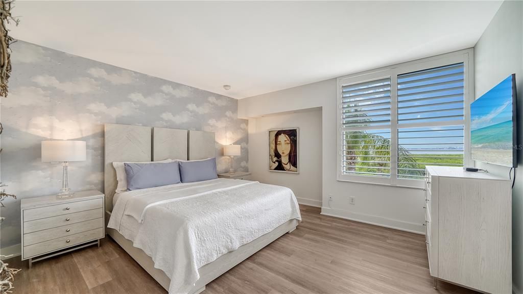 For Sale: $579,000 (2 beds, 2 baths, 1192 Square Feet)