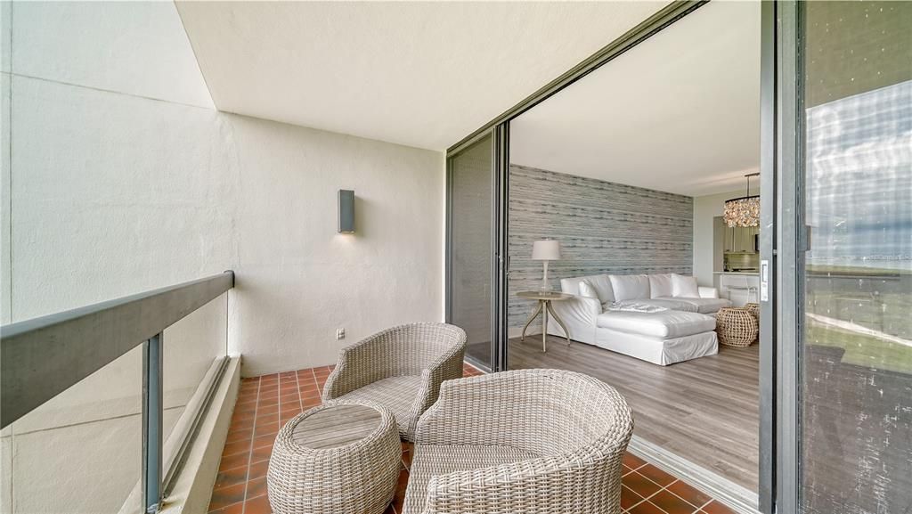For Sale: $579,000 (2 beds, 2 baths, 1192 Square Feet)
