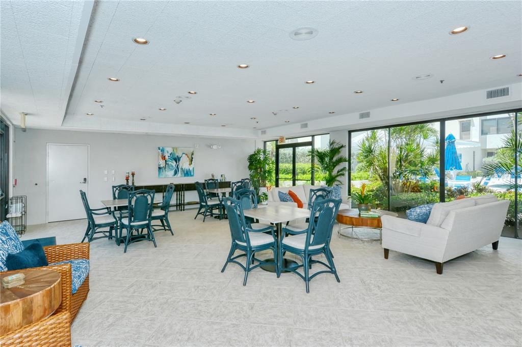 For Sale: $579,000 (2 beds, 2 baths, 1192 Square Feet)