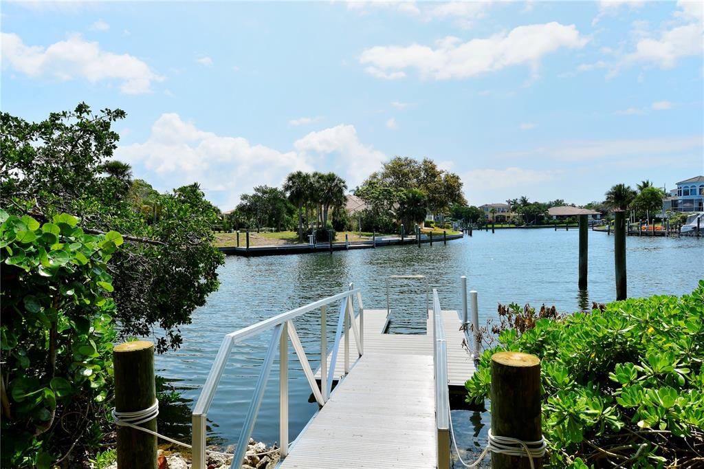 For Sale: $579,000 (2 beds, 2 baths, 1192 Square Feet)