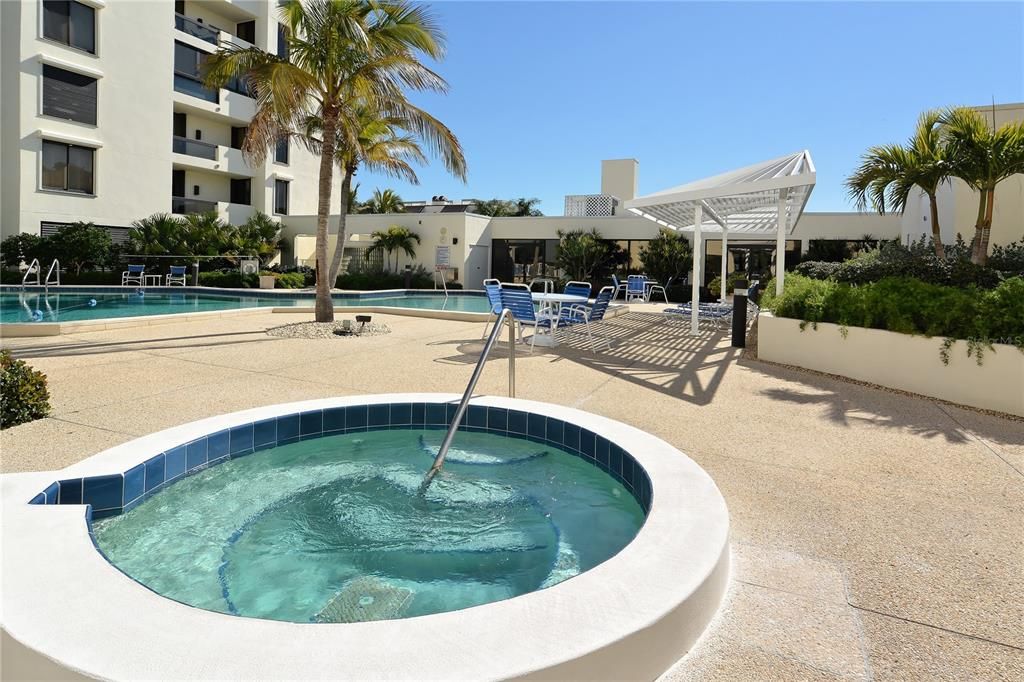 For Sale: $579,000 (2 beds, 2 baths, 1192 Square Feet)