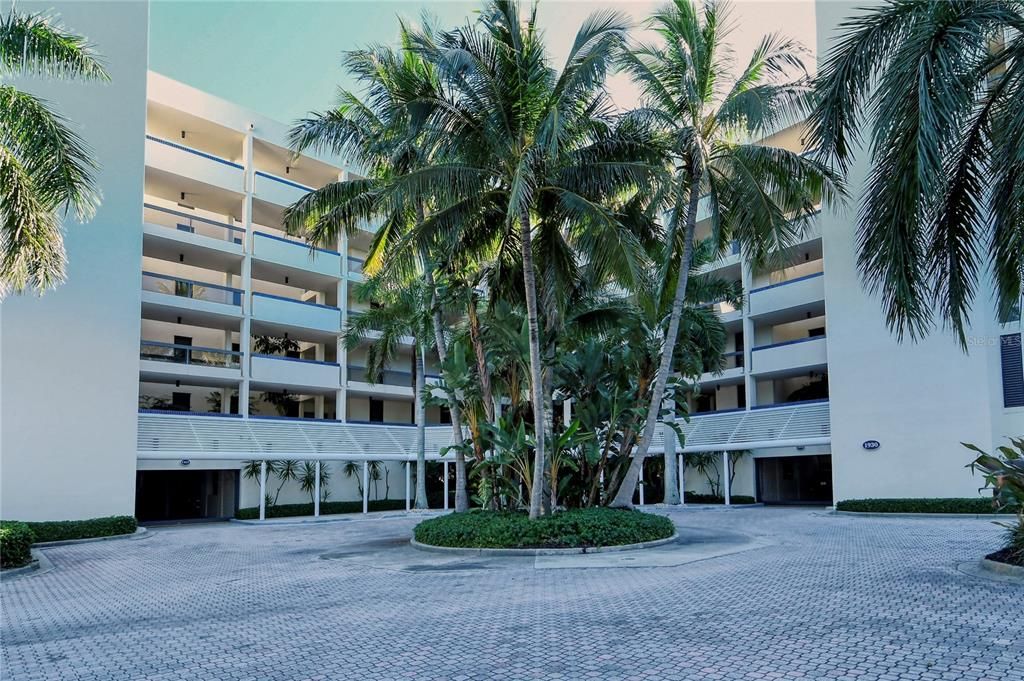 For Sale: $579,000 (2 beds, 2 baths, 1192 Square Feet)
